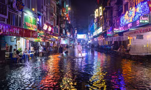 Phố Tây Bùi Viện ngập sau mưa lớn ở TP.HCM