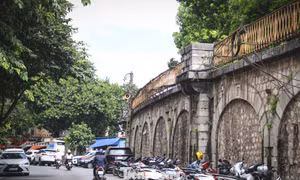 Không gian văn hóa vòm cầu Phùng Hưng dang dở sau 8 năm 'thí điểm'