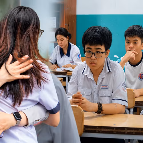 VIDEO: Trước giờ G, thí sinh và phụ huynh thấp thỏm chờ kỳ thi áp lực hơn cả đại học