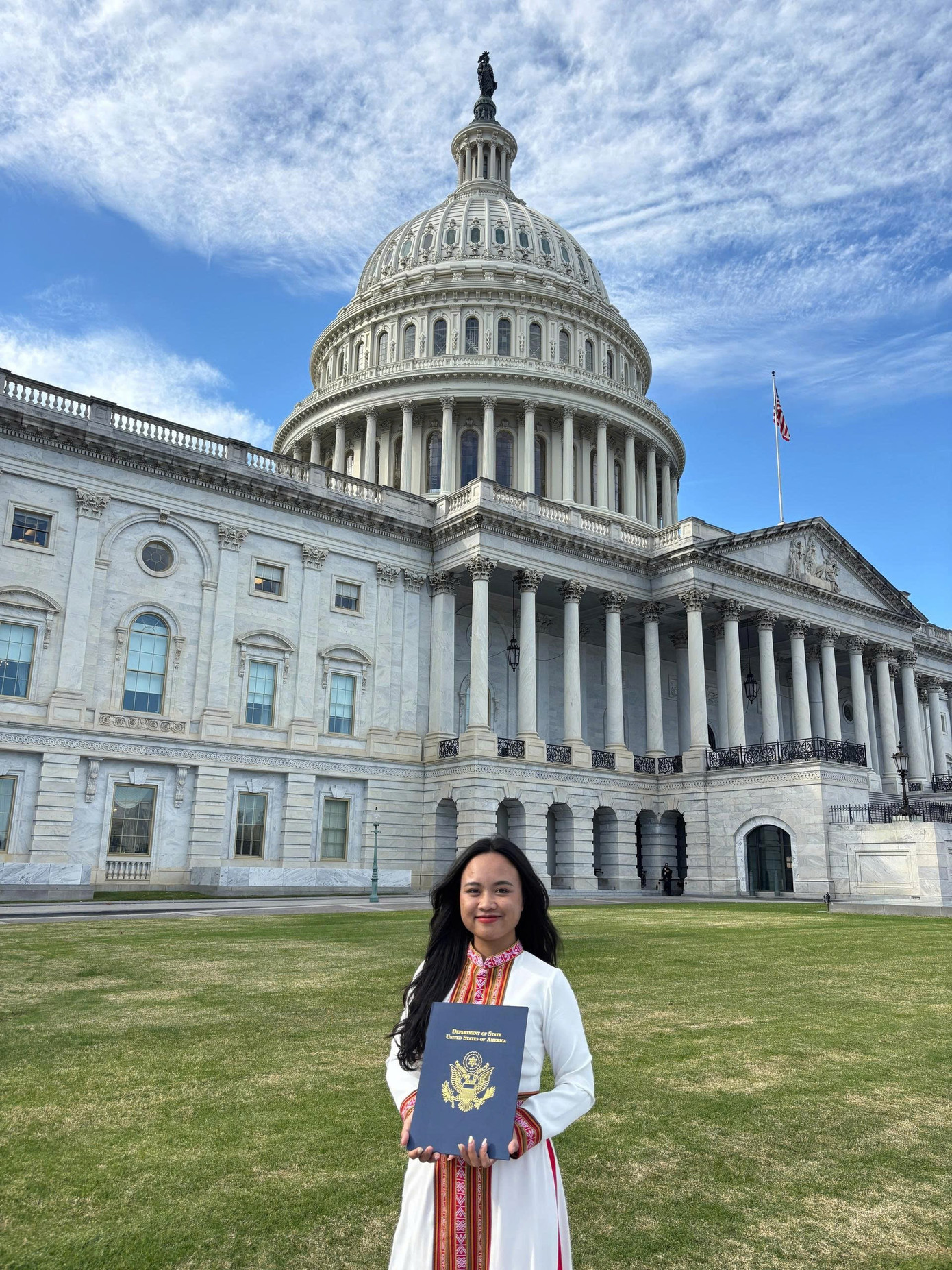 Cô nhận học bổng YSEALI của Chính phủ Mỹ và càng khát khao mang tri thức về quê hương giúp học sinh vùng khó sau chuyến đi.