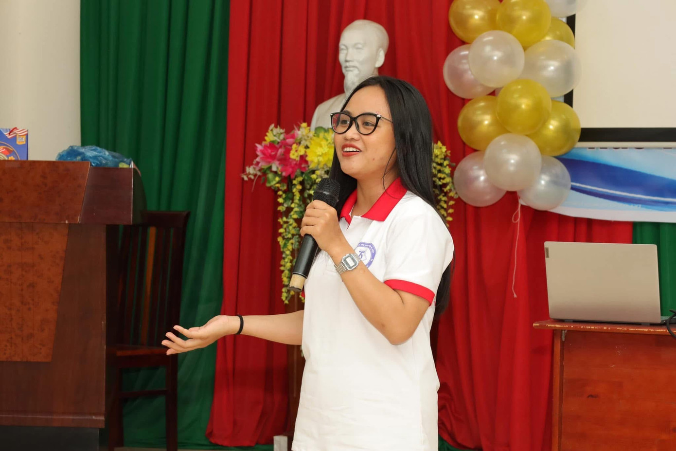 Khó khăn không làm cô gái nản lòng, Y Un Diễm luôn nỗ lực vươn lên và phấn đấu trong học tập, rèn luyện.