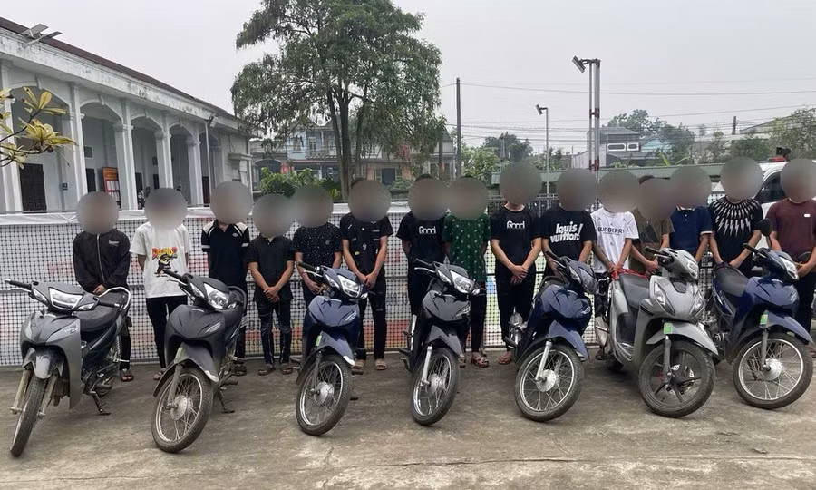 Khởi tố 14 đối tượng dùng vỏ chai, dao, kiếm tấn công người đi đường