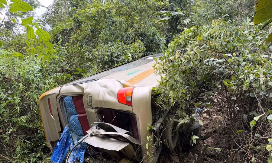 Nhân chứng kể lại giây phút xe khách chở 26 người lao xuống vực sâu ở Sơn La