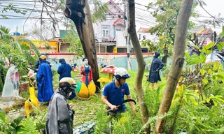 Tuổi trẻ Quảng Trị xung kích hỗ trợ người dân khắc phục hậu quả bão số 10