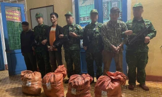 Hai đối tượng vận chuyển 160kg thuốc nổ vượt biên sang Việt Nam