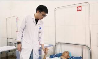 Cụ bà hồi phục kỳ diệu sau ca mổ u màng não nguy hiểm