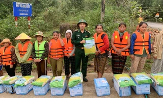 Bộ đội Biên phòng Quảng Trị hỗ trợ người dân vùng biên sau mưa lũ