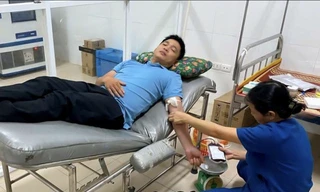 Quảng Trị: Nhân viên y tế hiến máu giúp sản phụ qua cơn nguy kịch