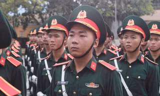 Chiến sĩ tham gia diễu binh A80 nén nỗi đau bố mất để hoàn thành tốt nhiệm vụ