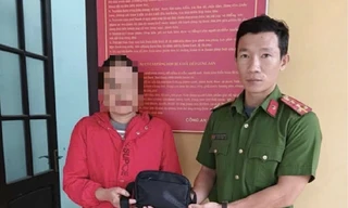 Tìm chủ nhân túi xách chứa trang sức bằng vàng và tiền mặt