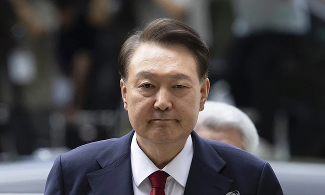 Cựu Tổng thống Hàn Quốc Yoon Suk Yeol nằm ra sàn phòng giam, không tuân thủ lệnh triệu tập thẩm vấn