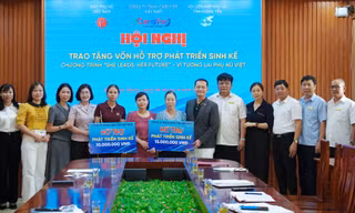 Care For Việt Nam trao vốn cho 10 hợp tác xã, hộ gia đình ở Hưng Yên