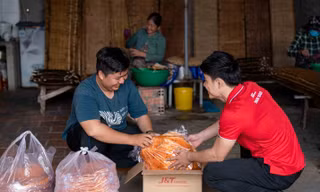 Nghỉ lễ dài ngày: Người trẻ chọn gửi đồ trước để giảm tải hành lý