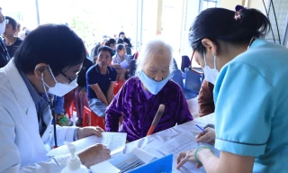 Hơn 500 người dân được khám bệnh, cấp phát thuốc miễn phí