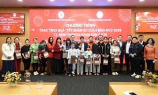 Hơn 50 suất quà Tết trao tới bệnh nhân khó khăn tại Hà Nội