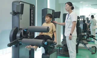 Cuộc sống mới của chàng sinh viên tí hon từng bị nhầm là trẻ tiểu học