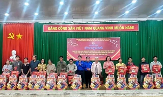 VWS đồng hành trao tặng quà Tết cho gia đình chính sách ở Vĩnh Long