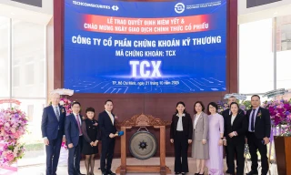 Niêm yết và chính thức giao dịch hơn 2,31 cổ phiếu chứng khoán TCBS (TCX) ngày 21/10
