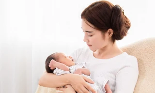 Vì sao trẻ bị ho, sổ mũi kéo dài? Cách xử lý hiệu quả tại nhà