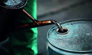 Giá xăng dầu giảm liên tiếp, doanh nghiệp đầu mối ứng phó thế nào?