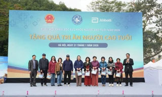 Chung tay vì một Việt Nam khỏe mạnh: Abbott đồng hành chăm sóc người cao tuổi