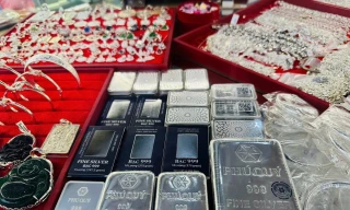 Giá bạc, vàng đều tăng kỷ lục, thúc đẩy sự quan tâm chưa từng có