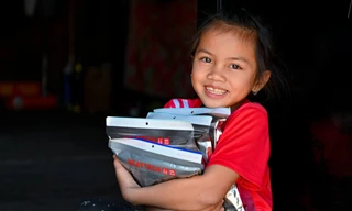 UNIQLO tặng áo ấm trước thềm năm mới cho người dân tại Quảng Trị