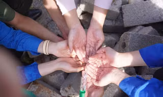 Hành trình 'cõng' nước sạch lên bản của hàng nghìn chiến sĩ Mùa hè Xanh