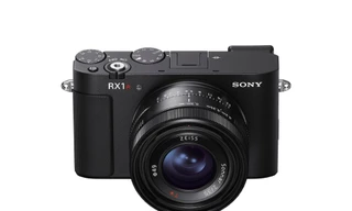 Sony ra mắt máy ảnh compact đỉnh cao RX1R III với cảm biến full-frame 61MP và bộ xử lý AI 