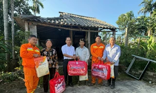 Tình người sau bão lũ