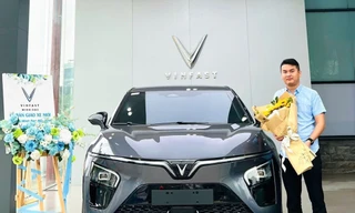 Dạy lái bằng VinFast VF 7, chủ xe chia sẻ: Nhiều học viên sau khi nhận bằng mua ngay xe điện