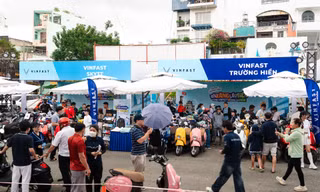 Người dân Hà Nội, TP.HCM, Hưng Yên hào hứng đổi xe máy xăng lấy xe máy điện