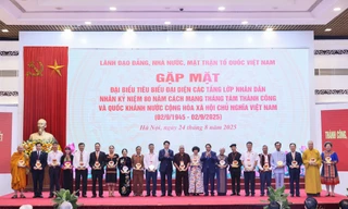 Doanh nhân Đỗ Quang Hiển được vinh danh nhờ thành tích xuất sắc đóng góp cho cộng đồng