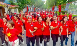 Đi bộ đồng hành gây Quỹ 'Vì người nghèo': Mỗi bước chân - Triệu tấm lòng, vì Tân Định gắn kết và phát triển 