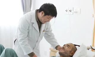 Đại phẫu trong đêm cứu sống du khách nước ngoài bị chấn thương sọ não nặng tại Phú Quốc