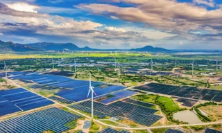 Lối thoát khỏi "kịch bản" phụ thuộc hóa thạch đắt đỏ