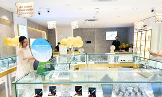 Cashion khai trương cửa hàng trên phố Xuân Thủy, Hà Nội