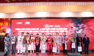 Giao lưu đoàn phim Mưa Đỏ và nghệ sĩ Liên hoan Phim Việt Nam tại STU