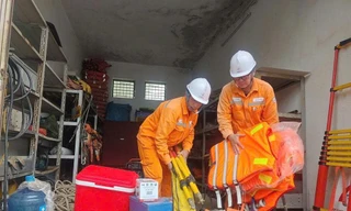 EVNNPC chủ động ứng phó, quyết liệt khắc phục lưới điện sau bão số 5