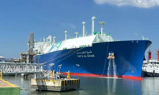Tàu chở 63.000 tấn LNG cập cảng, PV GAS đảm bảo khí cho sản xuất điện và công nghiệp