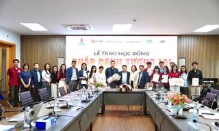 Quỹ Văn hóa DB Kim Jun Ki trao tặng học bổng cho sinh viên 09 Trường Đại học thuộc Hiệp hội Thương mại điện tử Việt Nam 
