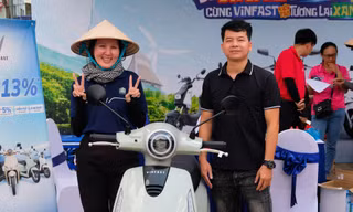 Người dân Cần Thơ hào hứng 'đổi xăng lấy điện', xe đổi pin trở thành tâm điểm 'chốt đơn'