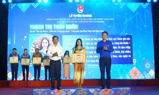 Phát huy vai trò 'điểm tựa' của người có uy tín trong đồng bào dân tộc, tôn giáo