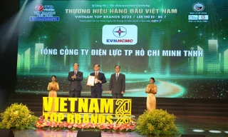 EVNHCMC được vinh danh Top 10 Thương hiệu hàng đầu Việt Nam 2025