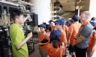 Học sinh quốc tế Singapore tham quan khu xử lý rác Đa Phước