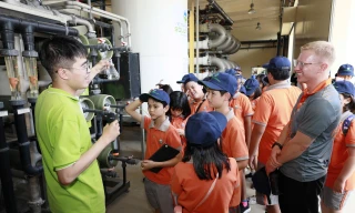 Học sinh quốc tế Singapore tham quan khu xử lý rác Đa Phước