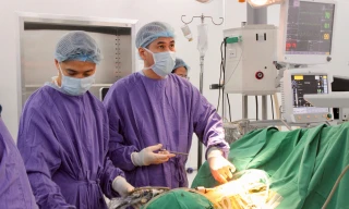 'Bàn tay vàng' hai thập kỷ chinh phục kỹ thuật phẫu thuật nội soi phức tạp gia nhập Vinmec Hạ Long