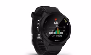 Chạy bộ buổi tối: Nên chọn đồng hồ Garmin có đèn LED hay chỉ cần màn hình sáng?