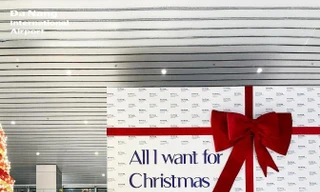 Sân bay quốc tế Đà Nẵng “gây sốt” với món quà Giáng sinh bất ngờ dành tặng khách khi đang chờ bay 