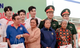 Hành trình Chuyển động số của Viettel Money hỗ trợ những gia đình vùng lũ dọc Việt Nam